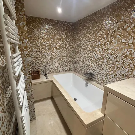Nyaraló Maison Avec Jardin Privatif, 4 Chambres, Calme Dans Avec Piscine Antibes