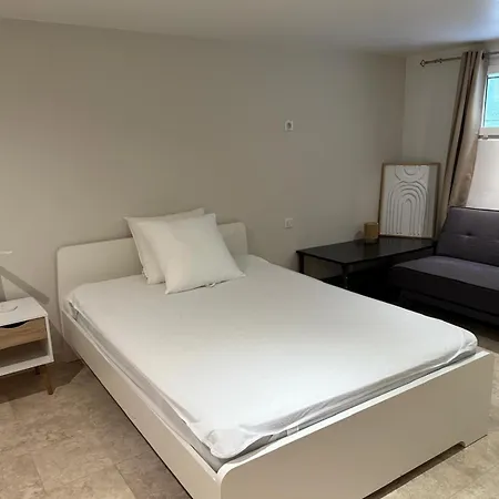 Maison Avec Jardin Privatif, 4 Chambres, Calme Dans Avec Piscine Nyaraló